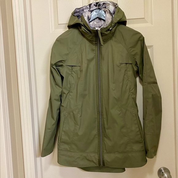 lululemon athletica Jackets & Blazers - Lululemon Fo Drizzle Size 6 Fatigue Green